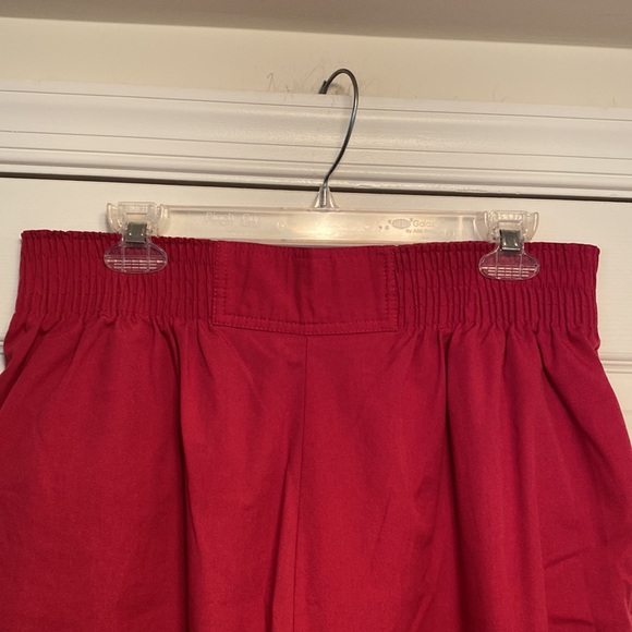 2 piece Crest scrub set…Multicolor top & hot pink elastic waist pants…size XL - Picture 5 of 6